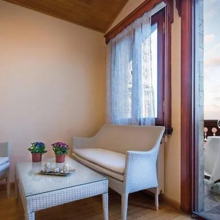 Yali Otel 2* جزر الأمراء